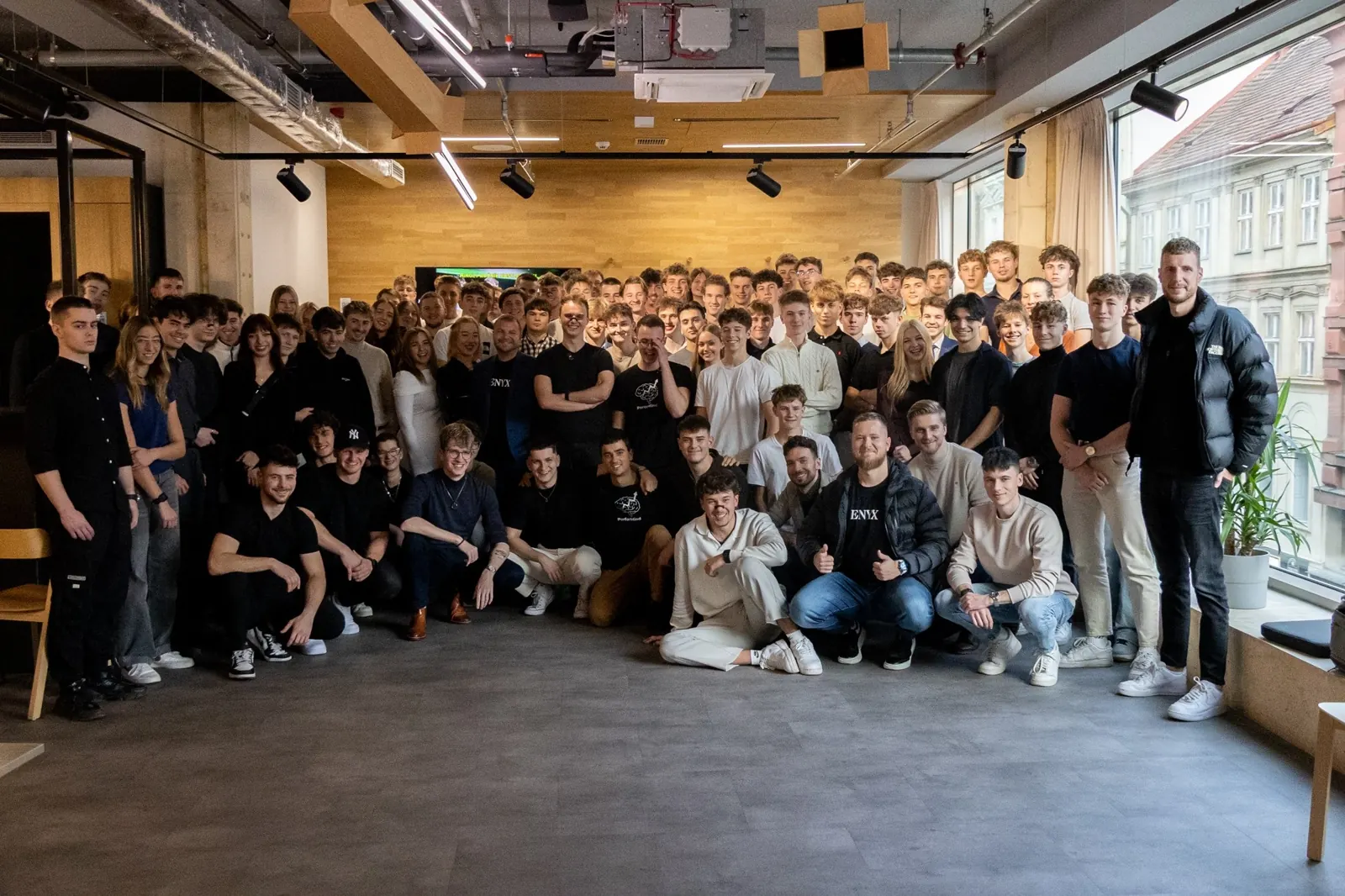 Společná fotografie účastníků HustlerMeetu